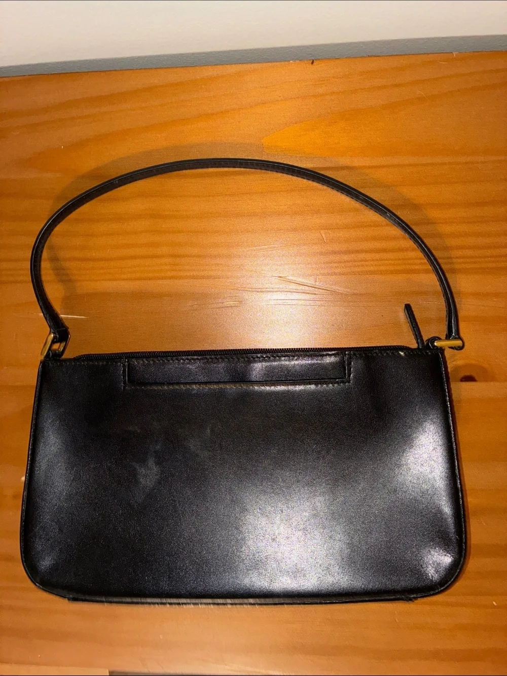 Classic Black Leather Shoulder Bag - Sleek Everyday Carry